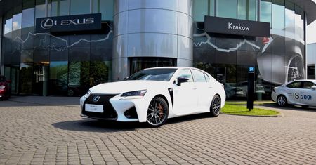 Lexus GS F w ogniu pytań