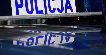 Pijany zasnął na stacji benzynowej. Przyjechał tam kradzionym autem