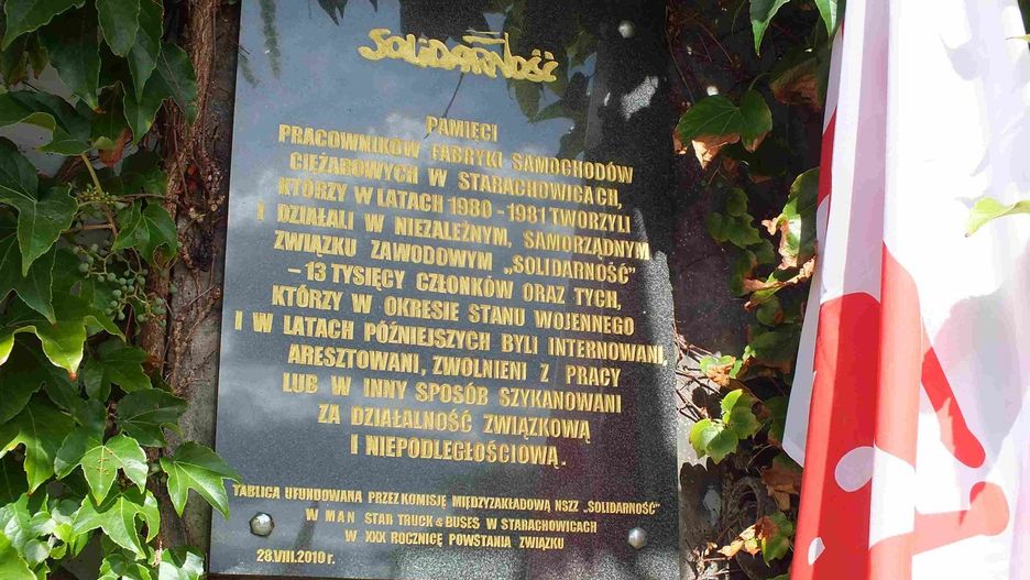 Uroczystości rozpoczną się przed pamiątkową tablicą &#34;Solidarności&#34; na biurowcu MAN Bus Starachowice.