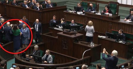 Suski zabrał telefon Jachirze. Awantura na Wiejskiej