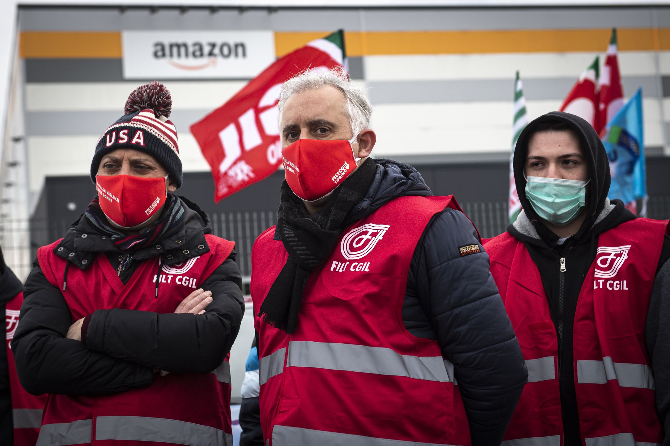 Protest pracowników przed włoską siedzibą Amazona