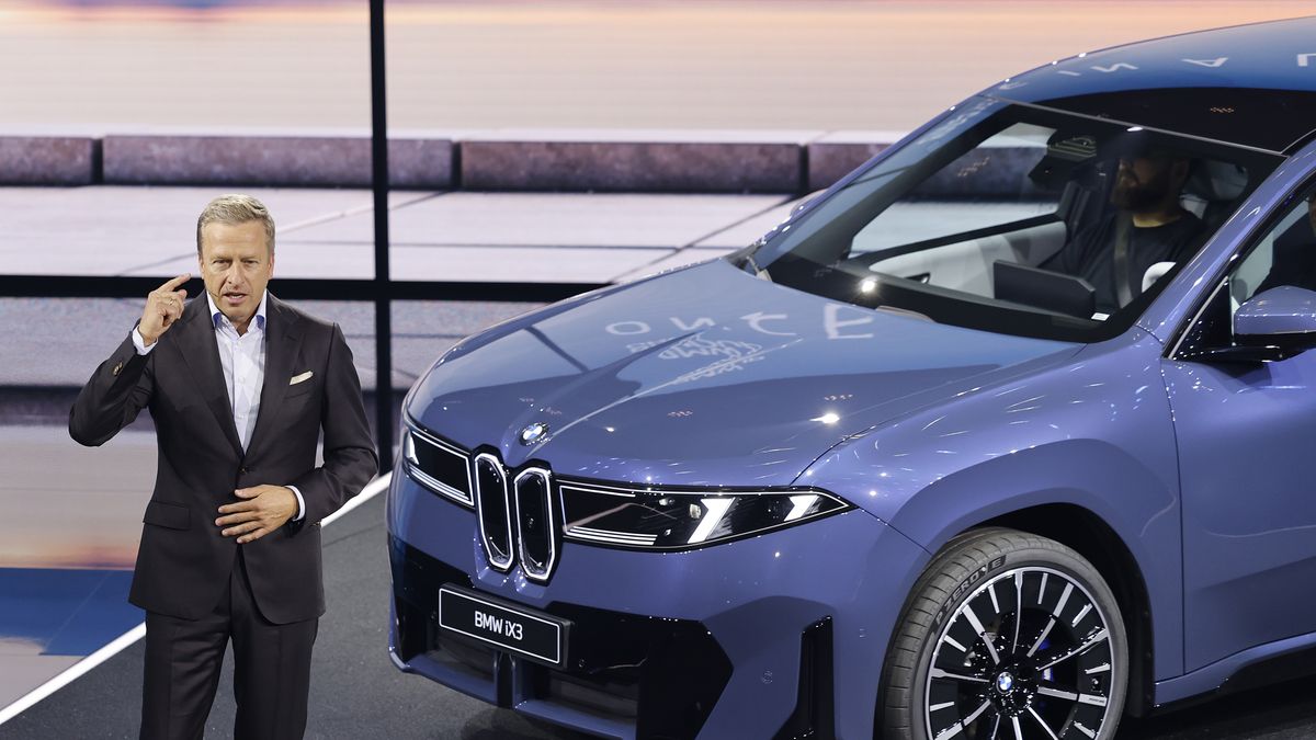 MUNICH, GERMANY - SEPTEMBER 05: CEO of BMW AG Oliver Zipse presents the new BMW iX3 electric car at its official launch on September 05, 2025 in Munich, Germany. The iX3 is the first model in the "New Class" ("Neue Klasse") of electric cars built on a new and independent platform. The iX3 promises a charging rate of 400kW and a range of 800km. (Photo by Alexandra Beier/Getty Images)