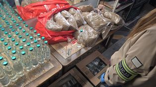 "Robił mocny alkohol z płynu do dezynfekcji. Służby znalazły też 30 kg tytoniu".