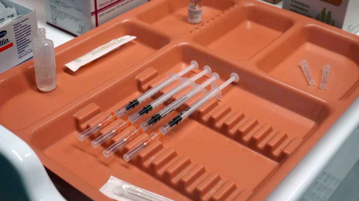 coronavirus, covid-19, zastrzyk, zastrzyki, covid, strzykawka, koronawirus, strzykawki, makro, szczepionka, szczepionki, vaccine, vaccines, syringe, syringes, stylus, szpital, hospital, nurse, epidemia, pandemia, epidemic, pandemic