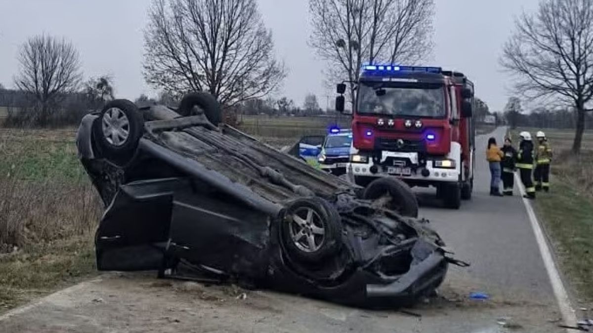 Pijana kobieta dachowała autem. W pojeździe było dziecko.