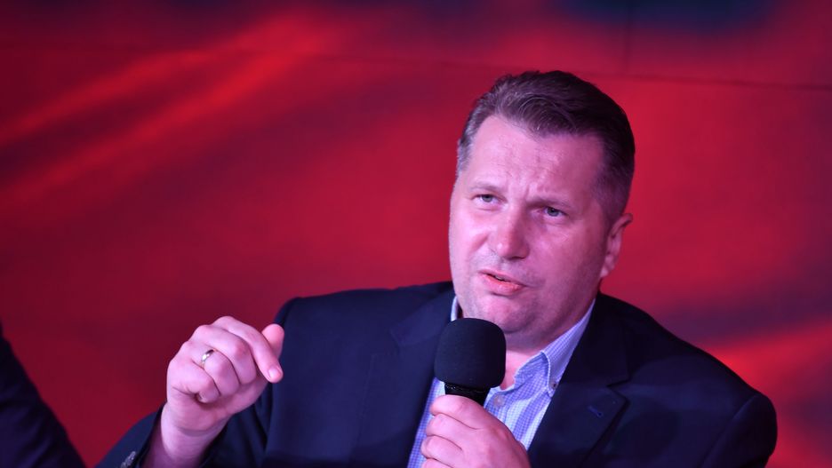 Minister Czarnek przygotował priorytety na nowy rok szkolny. Jego doradca mówi o "cnotach niewieścich"