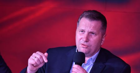 "Właściwe wychowanie kobiet" i "cnoty niewieście". Czarnek ma nowy plan dla szkół