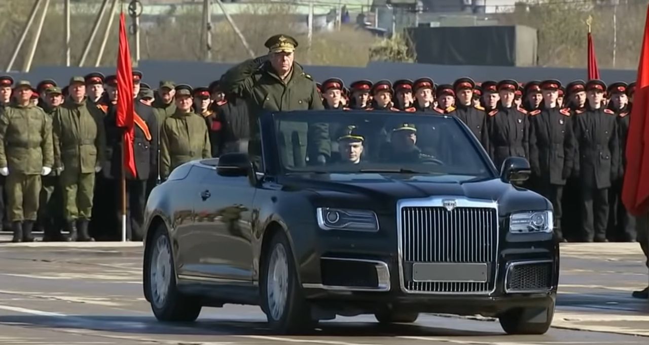 Aurus Senat Cabriolet. Rosyjski konkurent Rolls-Royce'a doczekał się kolejnej wersji