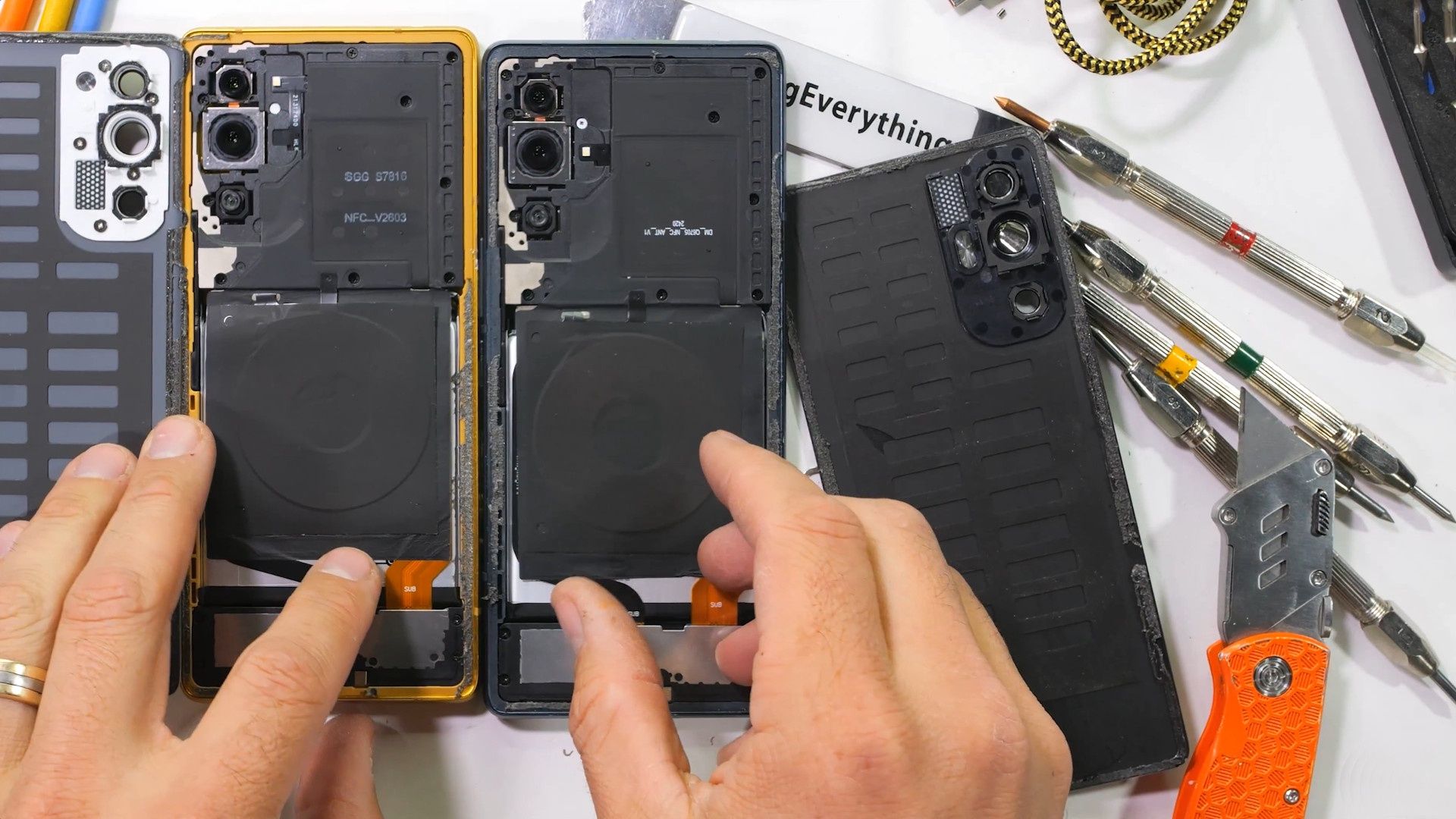 Porównanie smartfonów Trump Mobile T1 i HTC U24 Pro