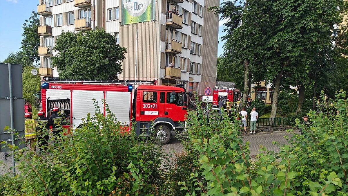 Pożar mieszkania w bloku przy ul. Łabędziej