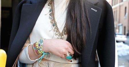 Jewellery junkie. Czy wiesz na czym polega najnowszy trend biżuteryjny?