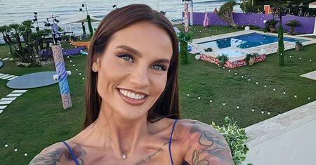 Wskoczyła w mini. Takiej sukienki jeszcze nie widzieliśmy