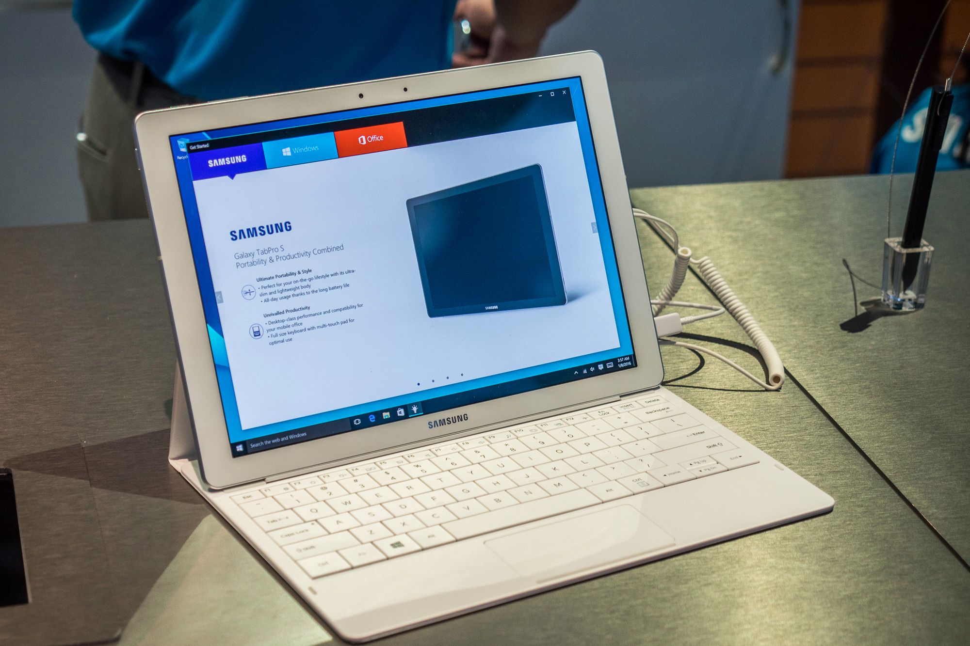 Galaxy TabPro S, Gear S2 classic w nowych wersjach i niespodzianka dla użytkowników iPhone'ów - nowości Samsunga z CES 2016 16