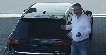 Ukradł na ulicy 10 tys. zł. Jeździ audi, mówi, że jest z Dubaju