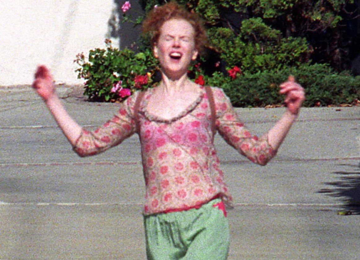 nicole kidman dispels long-held myth of iconic photo moment