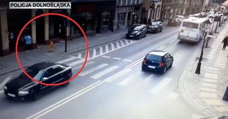 O krok od tragedii w Środzie Śląskiej. 5-latka prawie wbiegła pod jadący samochód