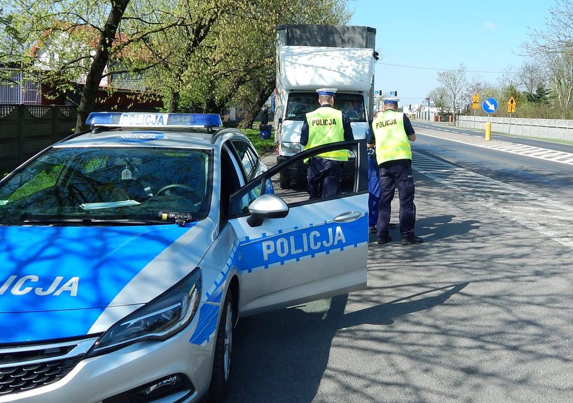 Mocno dymiące samochody nie należą do rzadkości na naszych drogach. Aż dziw, że przechodzą coroczny przegląd