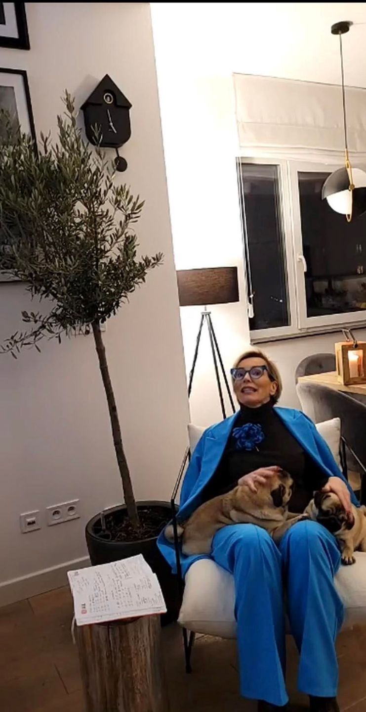 Paulina Smaszcz podczas wieczornej transmisji live