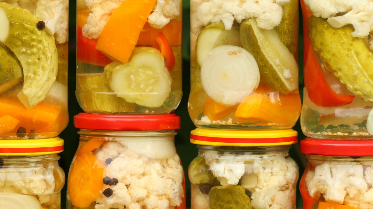 Pasteryzacja słoików to ważny krok podczas przygotowywania przet