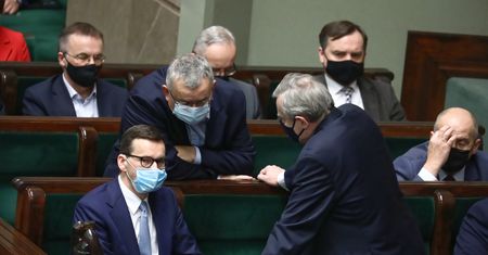 Bezkarność urzędnicza zaszyta w ustawie o pomocy Ukraińcom. Prawnik: może chodzić o zakup Pegasusa