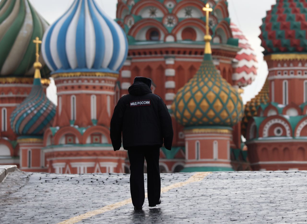 Russian economy faces brink with fading wartime boost