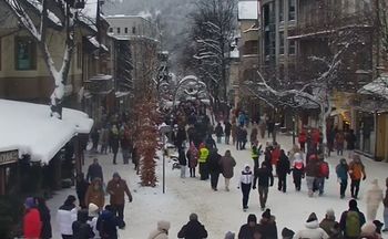 25 cm śniegu w Zakopanem. Krupówki oblężone