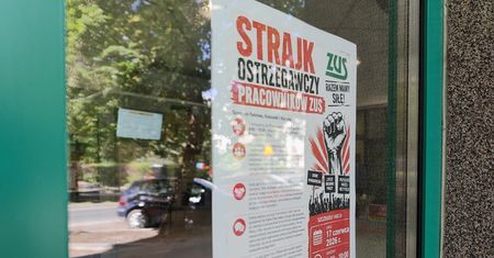 Strajk ostrzegawczy w ZUS. Walczą o podwyżki! Tak było dziś w Toruniu