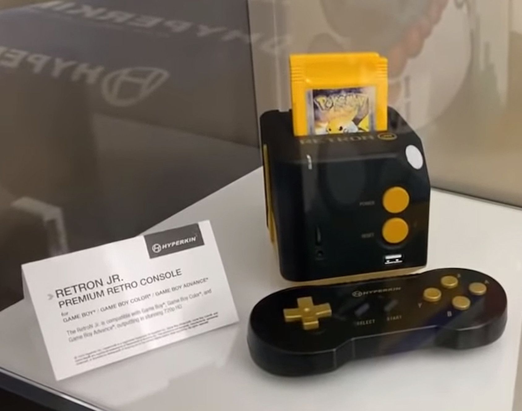 RetroN Jr czyli Gameboy, ale stacjonarny. Retrokonsola od HyperKin 1