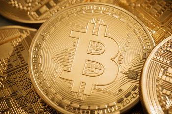 Bitcoin traci po wzroście napięć na Bliskim Wschodzie. Rynek ucieka od ryzyka