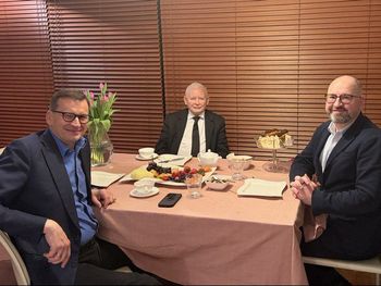 WP: Przełom w rozmowie Kaczyńskiego z Morawieckim. Ustalono zasady działania stowarzyszenia
