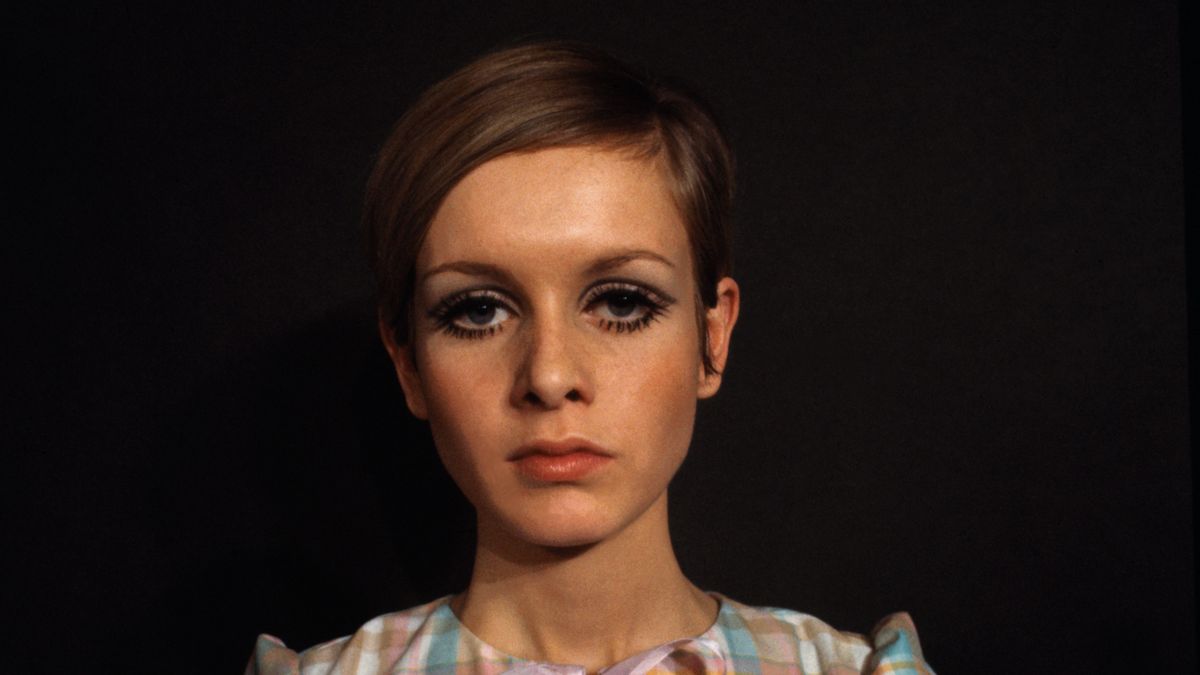 Model Twiggy
2/16/1967-London, England-ORIGINAL CAPTION READS:  Close-up of the English model Twiggy.
Bettmann
Twiggy:CB3, young adult woman:CB2, one person:CB1, London:CB1, portrait:CB2, Western European descent:CB2, celebrities:CB2, head and shoulders:CB2