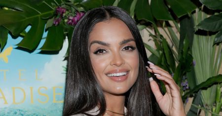 Klaudia El Dursi obnaża figurę w kusym pomarańczowym bikini. Internauci nie dowierzają: "Matka dwóch synów!" (FOTO)