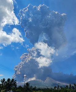Erupcja wulkanu na Flores. Ewakuacja i odwołane loty na Bali