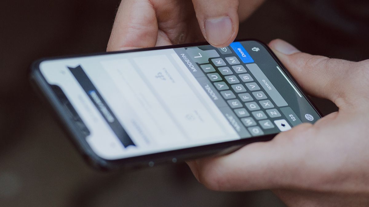 Wiadomość SMS. Telefon służy cyberprzestępcom do zdobywania danych