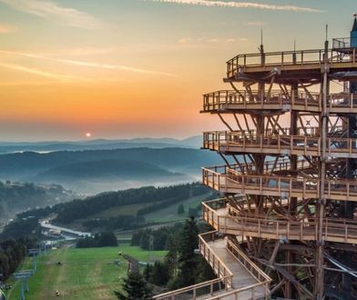 Trasa liczy ponad kilometr. Unikatowa "ścieżka w chmurach" w Krynicy-Zdroju
