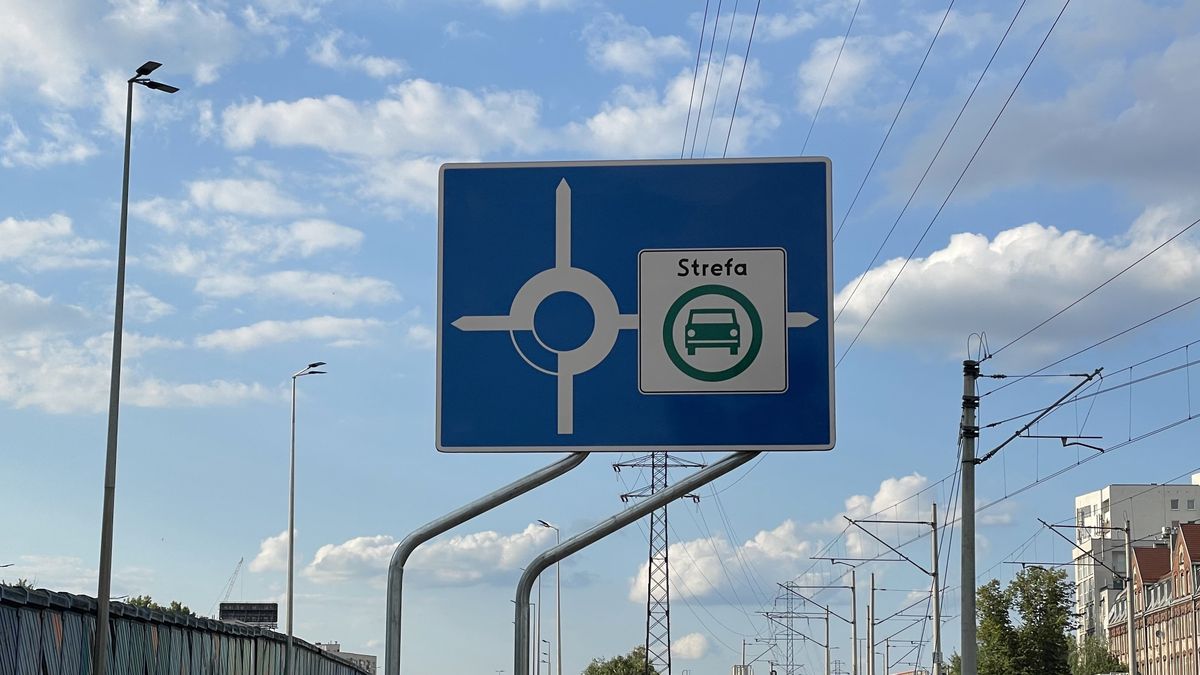 Znak informujący o strefie czystego transportu
