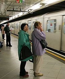 Zgubioną urnę z prochami odnaleziono w metrze