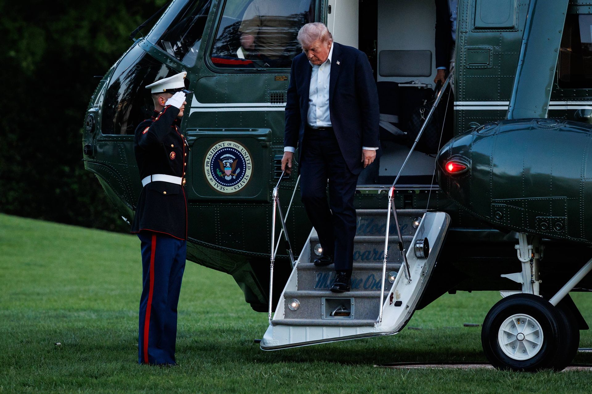 Zdjęcie do aktualności: Zmiana planów. Trump nieoczekiwanie wrócił do Białego Domu
