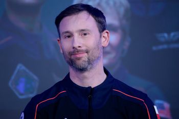 Lekcja na żywo ze Sławoszem Uznańskim-Wiśniewskim w EC1 w Łodzi dla uczniów z całej Polski