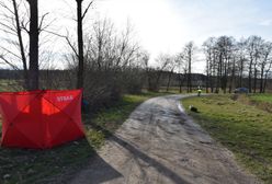 Kierowca quada zginął po uderzeniu w drzewo. Mężczyzna jechał bez kasku