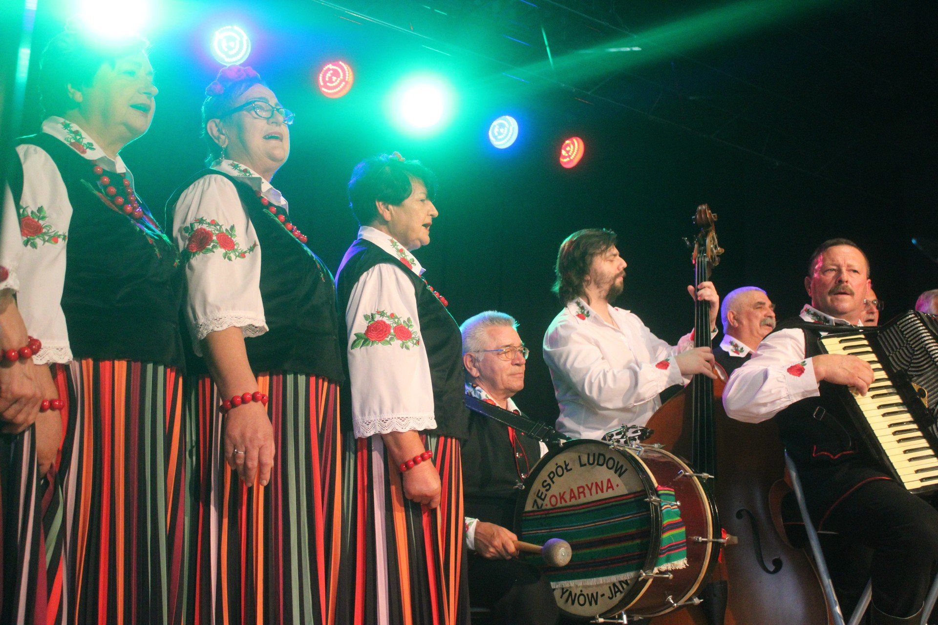 Koncert Promieni Bełchatowa i Zespołu Pieśni Ludowej &#34;Okaryna&#34; oraz potańcówka