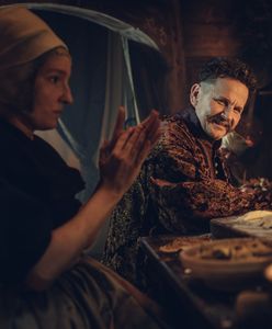 Czekasz na drugi sezon "1670"? Te historyczne serie komediowe pokochasz