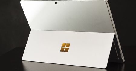 Windows 10 nie potrzebuje trybu tabletu. Klienci wybierają zwykłe laptopy i komputery stacjonarne