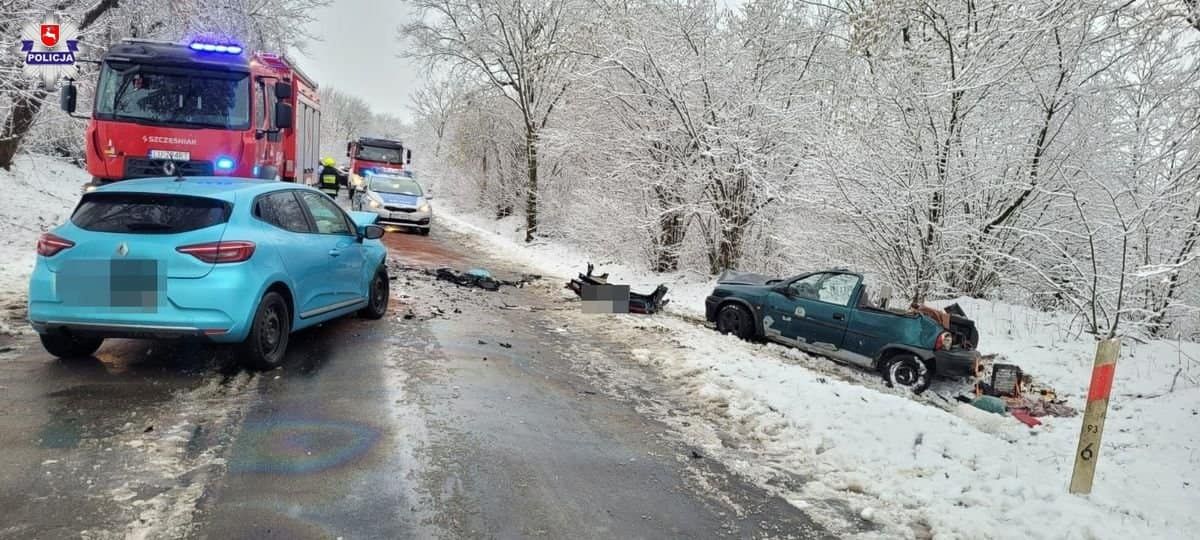 Zderzenia opla z renaultem na drodze wojewódzkiej nr 813