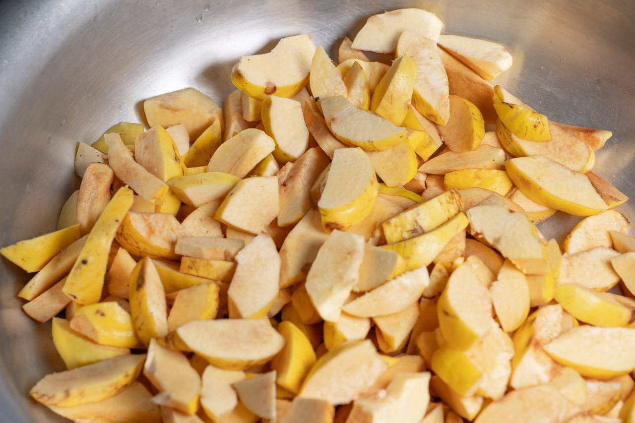 Jak zrobić syrop z pigwy? Przepis na zdrowie w słoiku