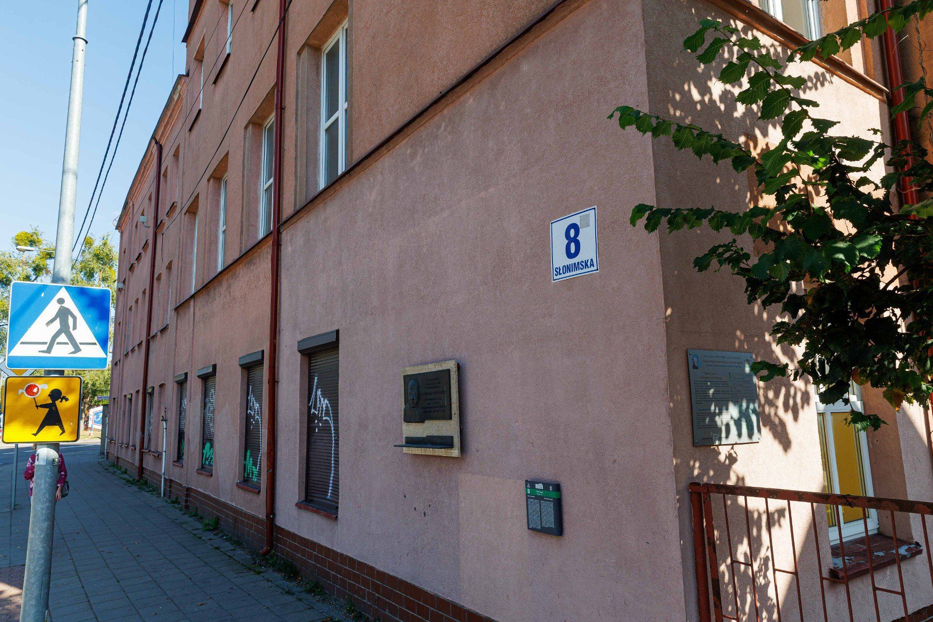 Zabytkowy budynek przy ulicy Słonimskiej 8