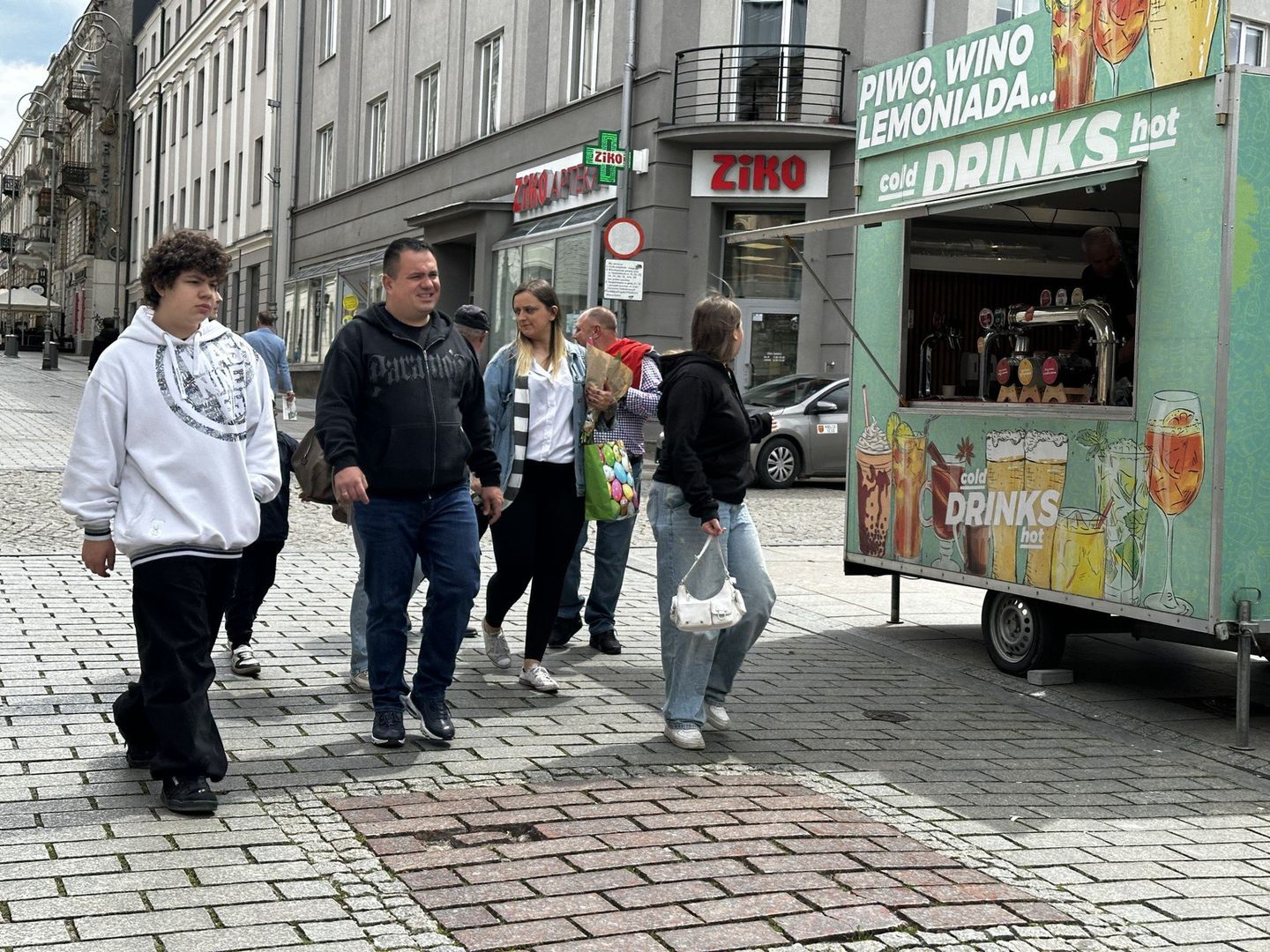 Festiwale street food skupiają się na potrawach, które zwykle sprzedawane są na ulicach, czyli wszędzie tam, gdzie jedzenie przygotowywane jest szybko i jest łatwo dostępne. W tej edycji pojawiło się 17 food trucków, w tym nowości.