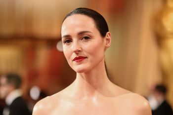 Została nominowana do Oscara. Kiedyś pracowała jako cieśla