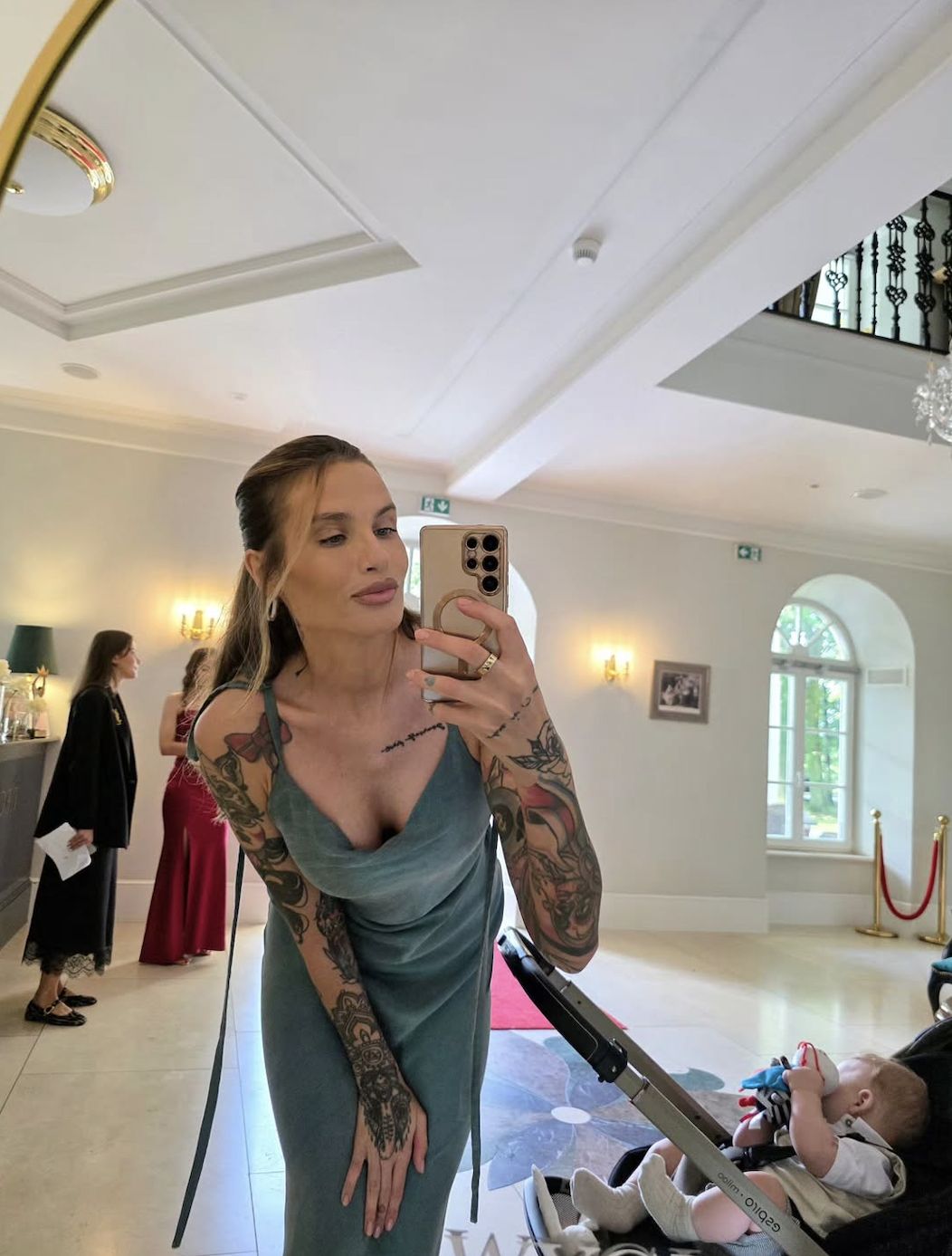 Karolina Gilon na weselu brata