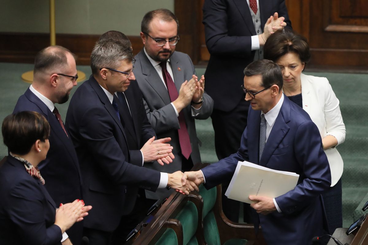 Odchodzący premier Mateusz Morawiecki wśród członków tymczasowego rządu 